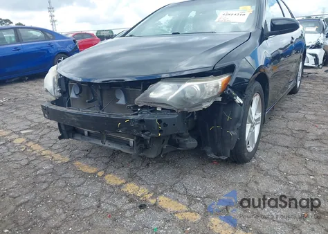 2014 Toyota Camry Se z USA, uszkodzony, nr VIN 4T1BF1FK1EU865335